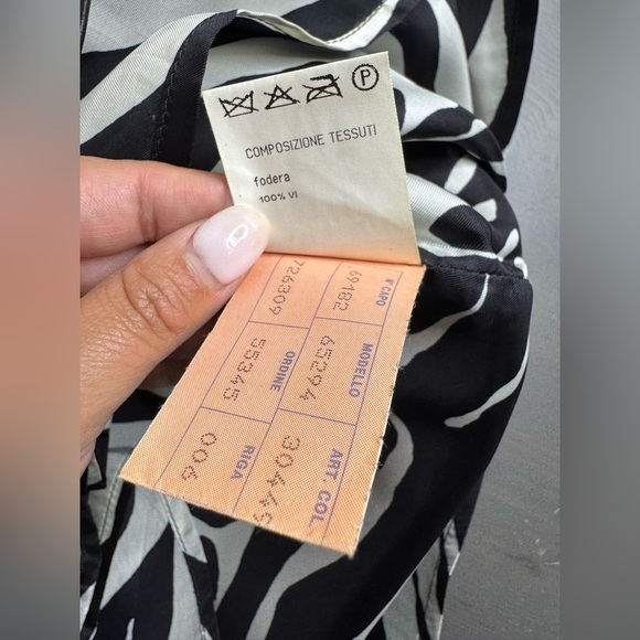 Dolce & Gabbana Women's Black Leather Mini Skirt - Picture 7 of 11